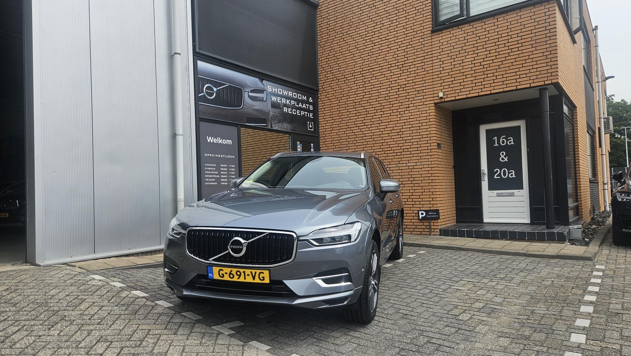 Volvo XC60 2.0 D4 Momentum, Auto's, Gebruikt, Euro 6, 1969 cc, Leder en Stof