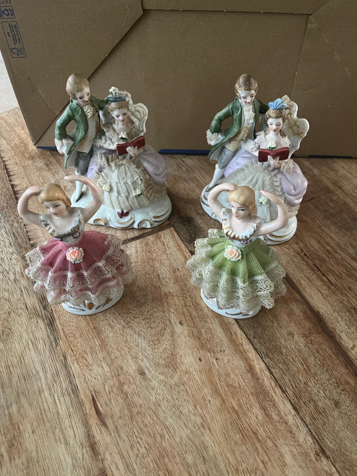 Vintage Porseleinen Beeldjes: Dansers en Lezers Set, Verzamelen, Ophalen of Verzenden, Gebruikt, Mens
