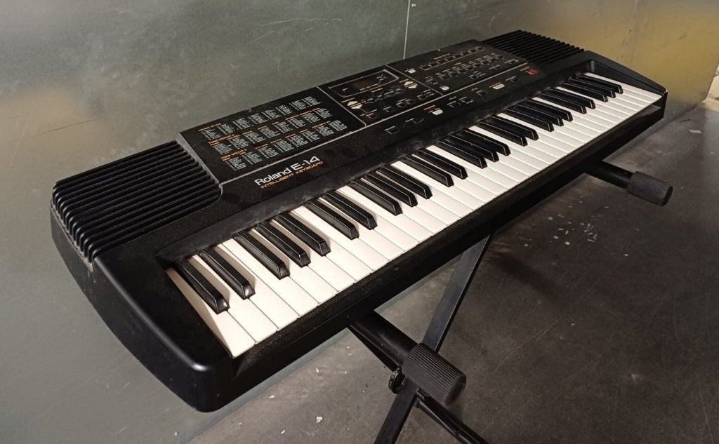 Roland E-14 Keyboard & standaard, Ophalen, Gebruikt, 61 toetsen, Roland