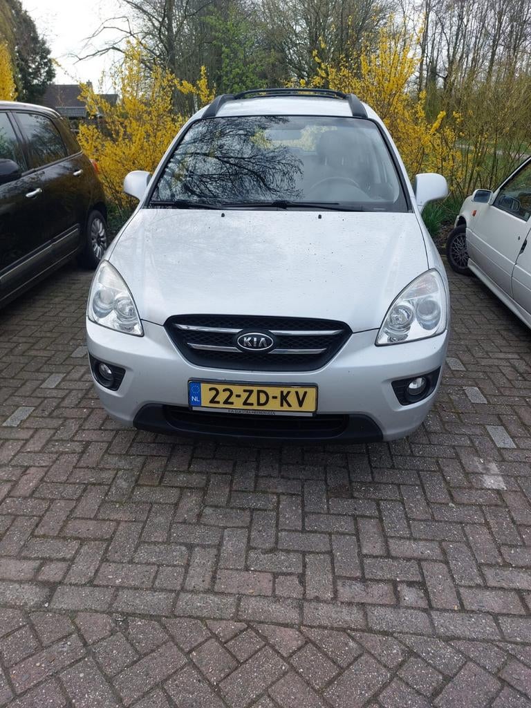 Kia Carens 2.0 Cvvt 5-ZIT 2008 Grijs, Auto's, Kia, Voorwielaandrijving, 1998 cc, 4 cilinders, 700 kg