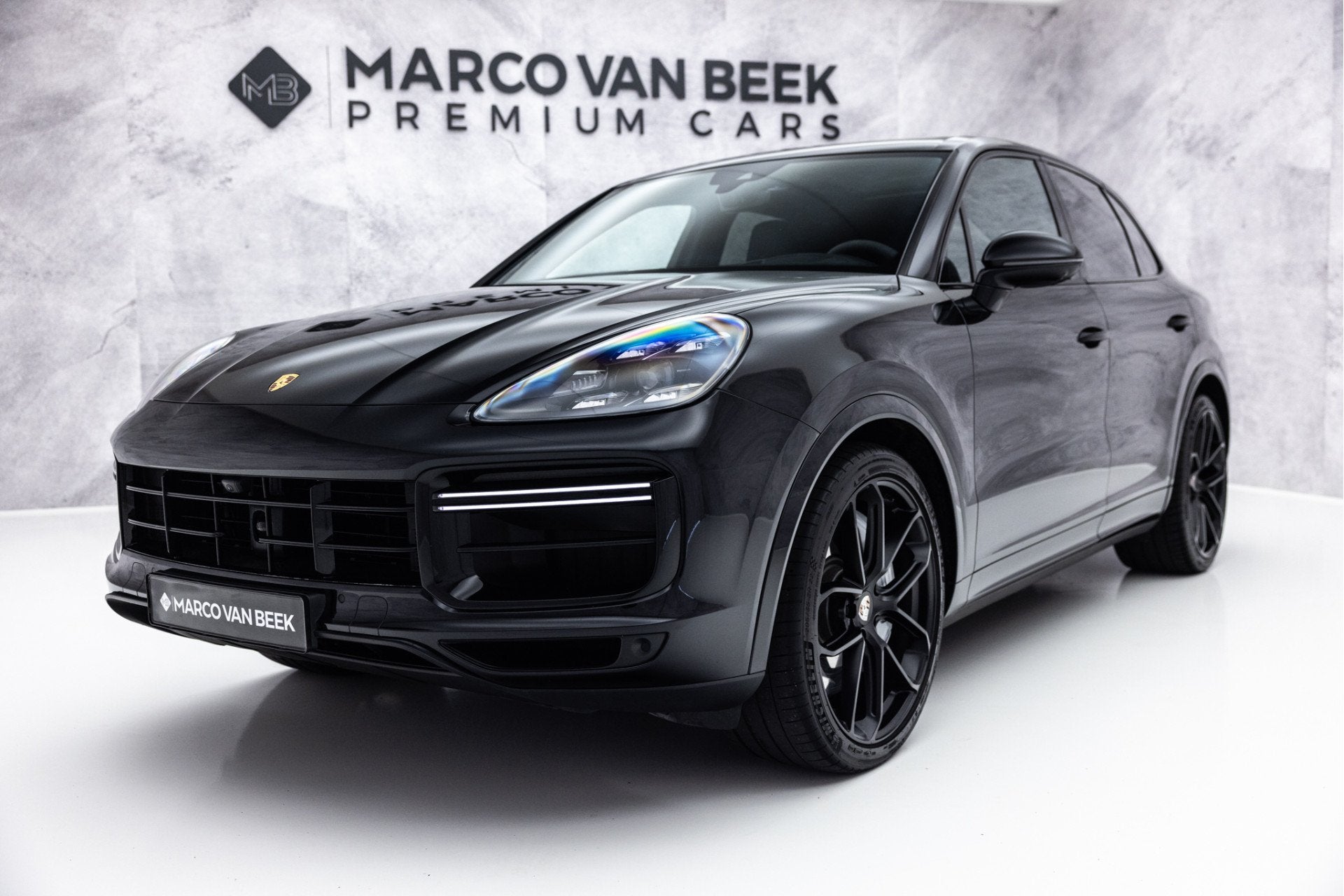 Porsche Cayenne 4.0 Turbo | Pano | 4W Sturing | 22" GT | Bur, Auto's, Porsche, Automaat, Gebruikt, 138 €/maand, Zwart