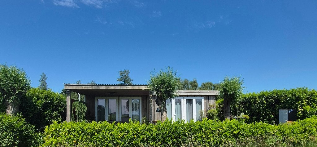 Instapklaar chalet met zonnige veranda en vrij uitzicht., Tot en met 2