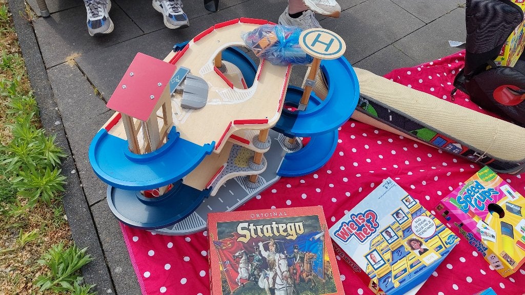 Te koop: speelgoed garage autootjes, Ophalen, Gebruikt