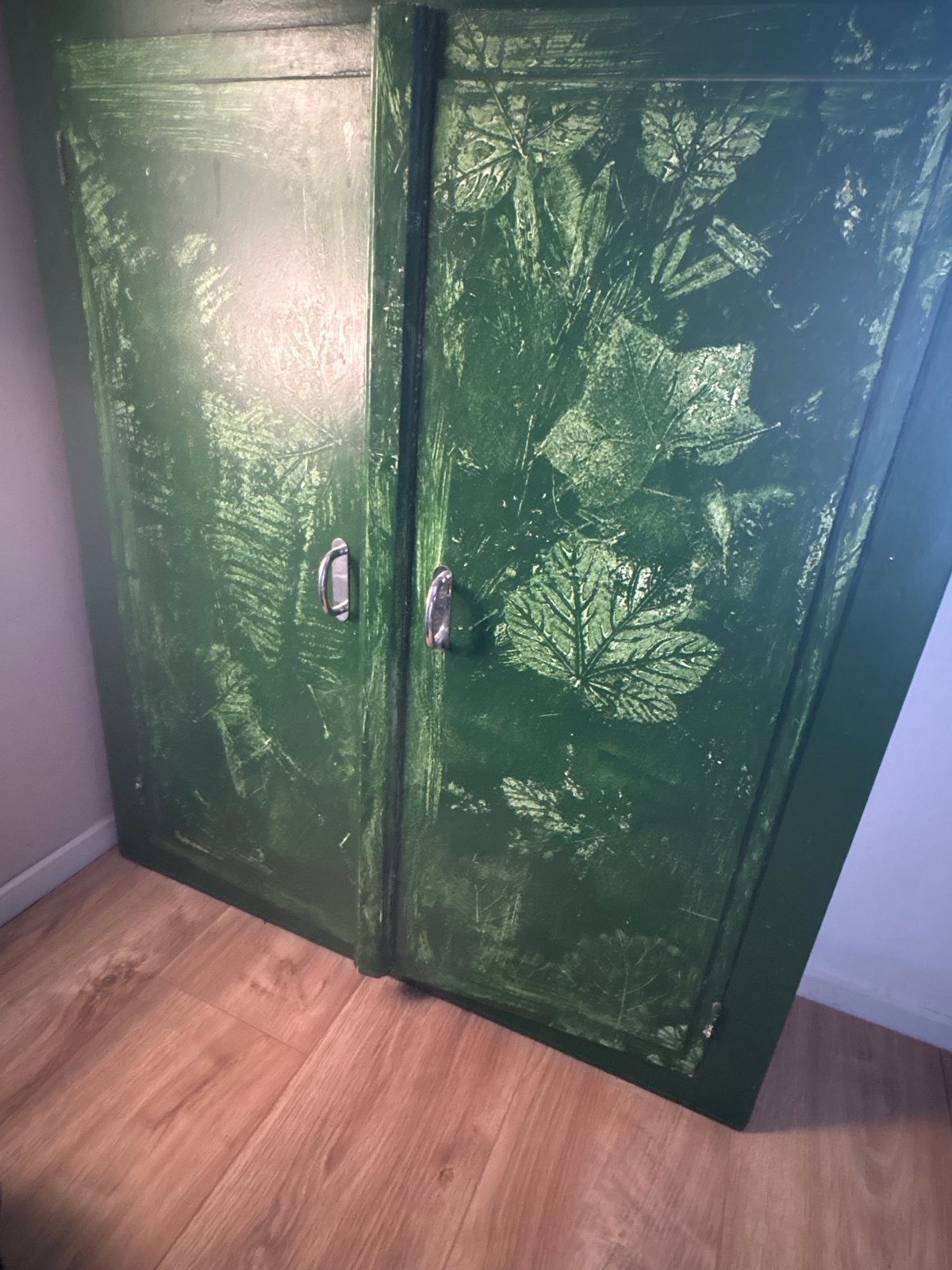 Groen kastje met bladmotief, gratis op te halen, Huis en Inrichting, Kasten | Kledingkasten, Ophalen, Gebruikt, 100 tot 150 cm