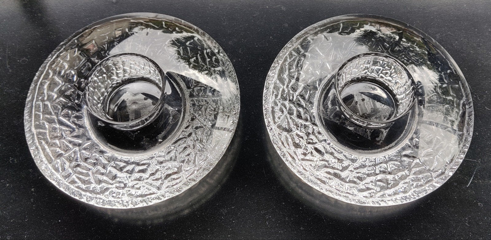 2 Lars Hellsten Design Orrefors "Discus" waxinelichthouders, Ophalen of Verzenden, Kandelaar, Glas, Massief