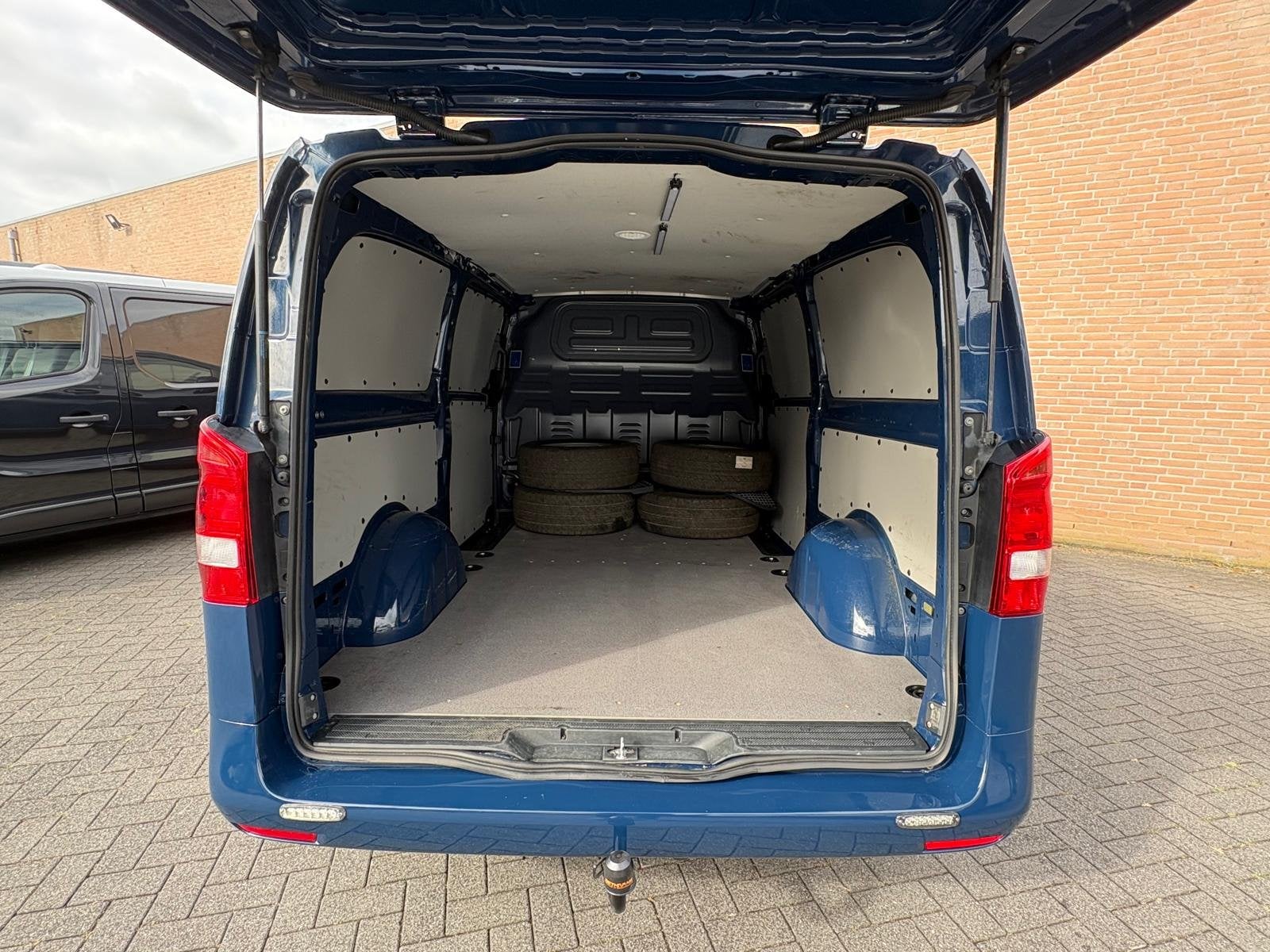 Mercedes-Benz Vito 114CDI 136PK XL 9G-Tronic / 2.500kg trekh, Auto's, Automaat, Gebruikt, 4 cilinders, Met garantie (alle)