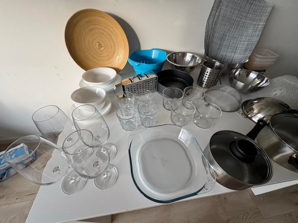 Grote partij keukengerei en servies, Ophalen, Zo goed als nieuw