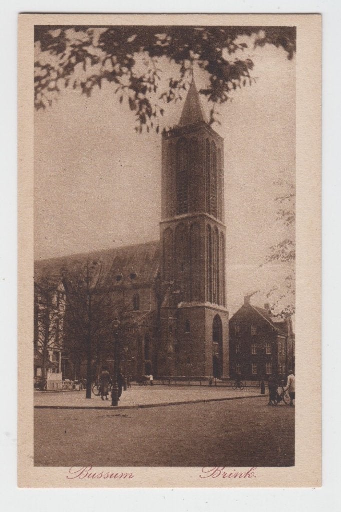 369 Oude Ansichtkaart Bussum Mensen Brink met Kerk B16, Verzenden, Voor 1920, Ongelopen, Noord-Holland