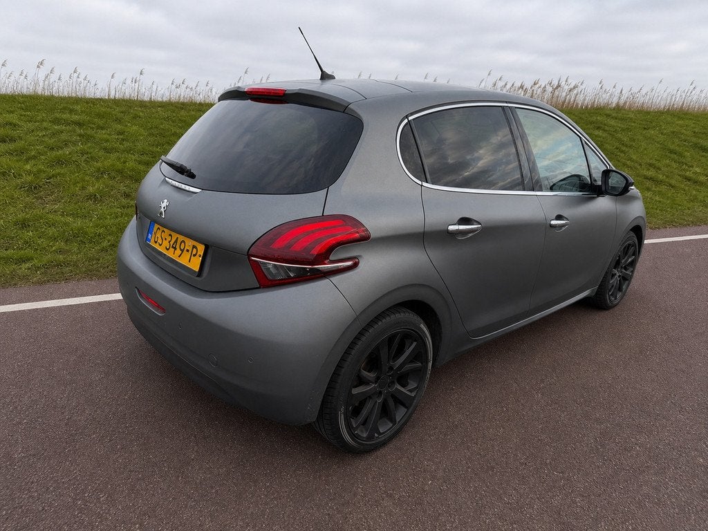 Peugeot 208 1.2 / ORIGINEEL MAT GRIJS / PANORAMA DAK / PURET, Voorwielaandrijving, Leder en Stof, Bedrijf, Handgeschakeld