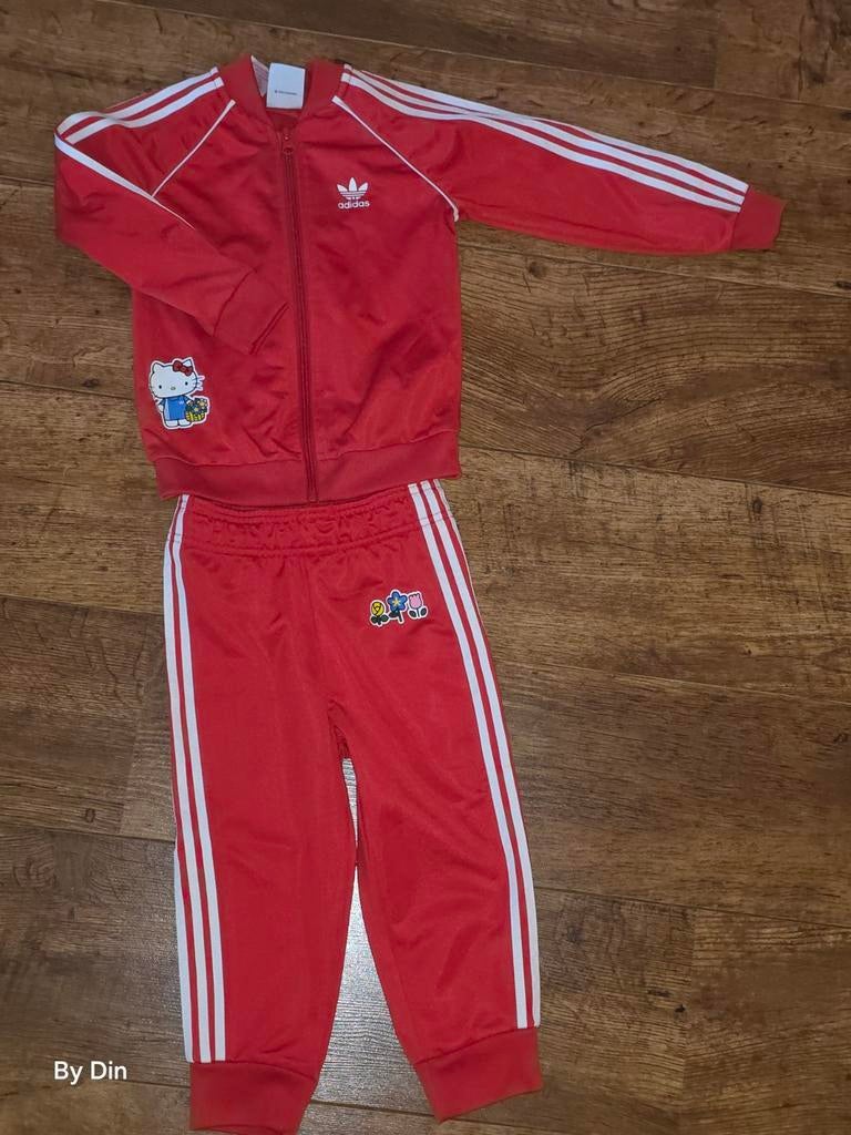 Adidas pak special edition HELLO KITTY maat 98, Ophalen of Verzenden, Zo goed als nieuw, Meisje, Trui of Vest