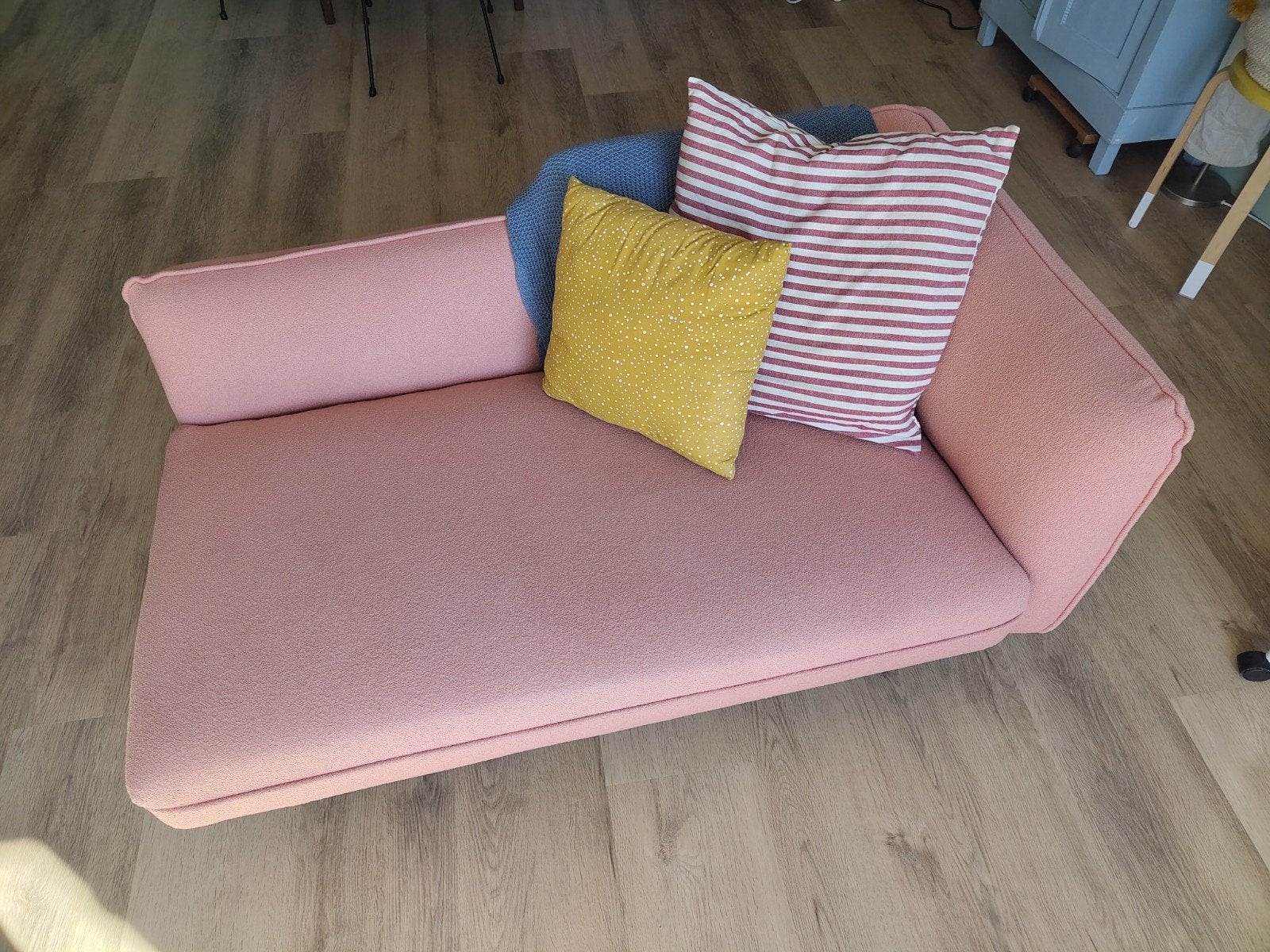 Rechtszijdige chaise longue CHEVANNES Bouclé Perzikroze