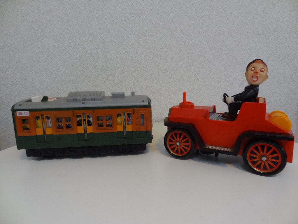 charlie chaplin in auto en trein met passagiers, made Japan., Kinderen en Baby's, Ophalen of Verzenden