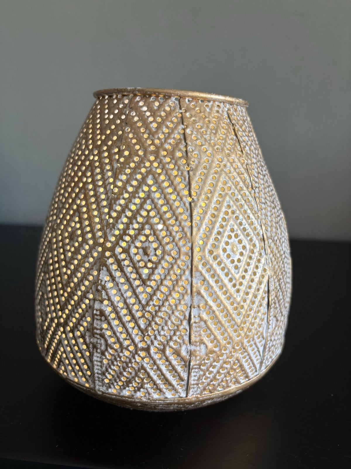 Goudkleurige sfeerlamp met patroon, Huis en Inrichting, Metaal, Bohemian, Overige merken, Overige fittingen