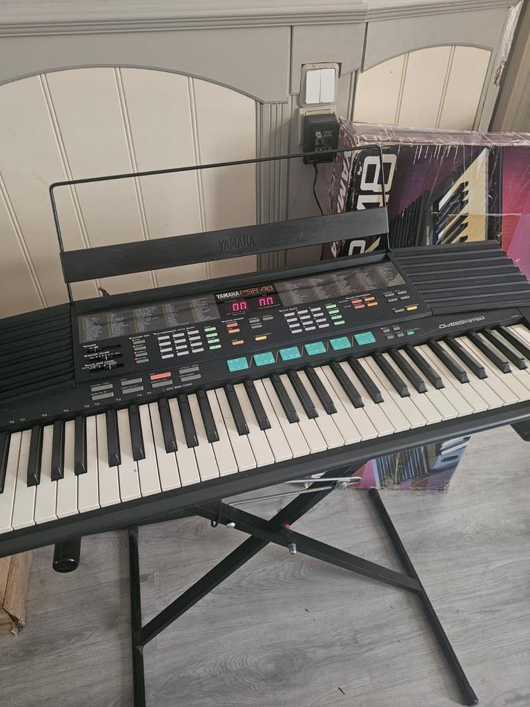 Yamaha PSR-48 Keyboard met standaard, Muziek en Instrumenten, Keyboards, Midi-aansluiting, Yamaha, Ophalen of Verzenden, 61 toetsen