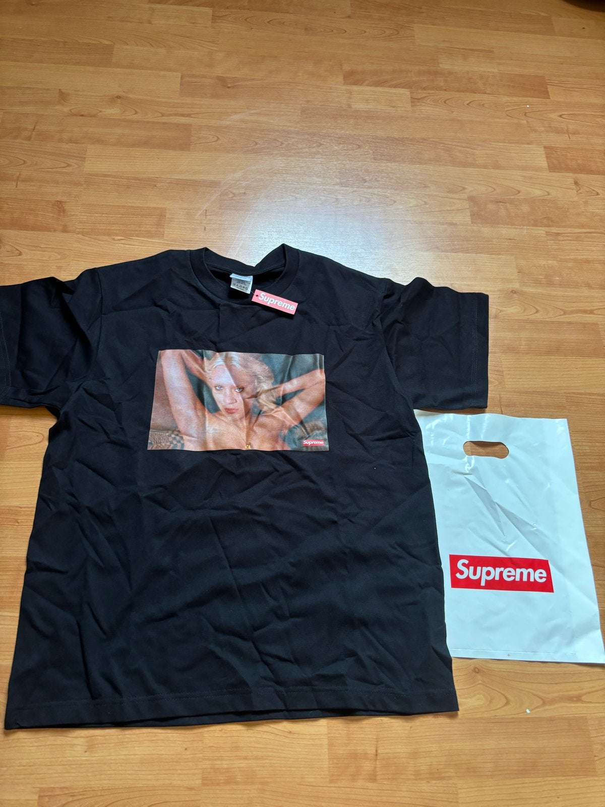 Supreme T-shirt Zwart Maat M - Nieuw met kaartjes, Ophalen of Verzenden, Nieuw, Maat 48/50 (M), Zwart