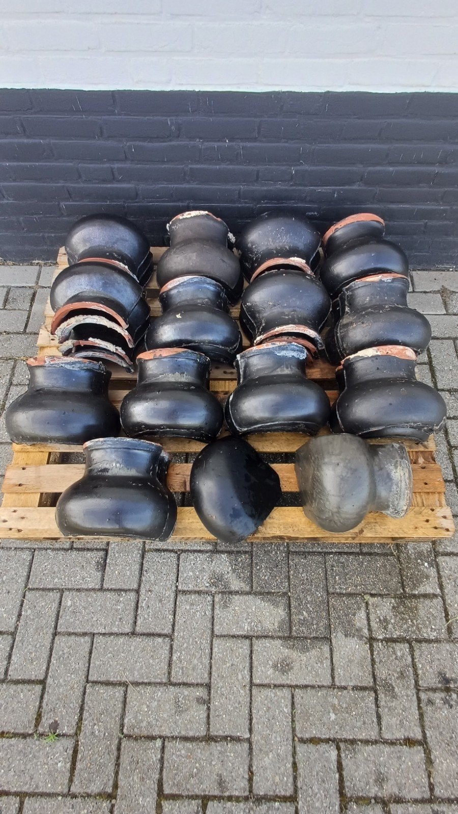 Zwarte ballon nokvorsten, Ophalen, Steen of Klei, Zwart, Dakpannen