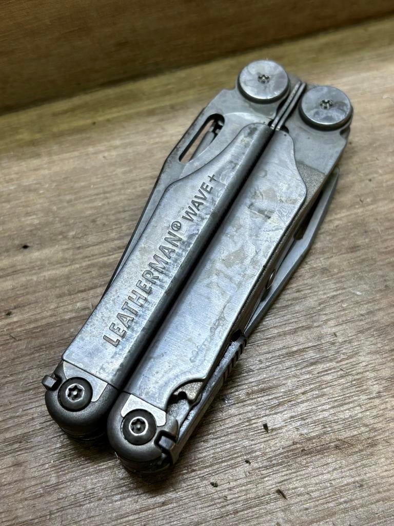 Leatherman Wave Plus - Unieke kleur, vergrendeling defect, Caravans en Kamperen, Kampeergereedschap, Ophalen of Verzenden, Gebruikt
