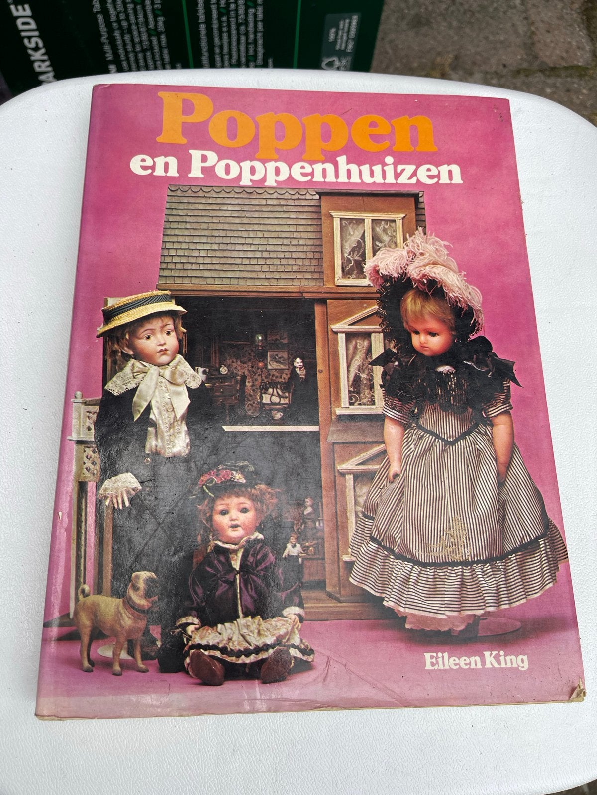 Poppen en Poppenhuizen - Eileen King (Boek), Ophalen of Verzenden, Gelezen, Europa overig