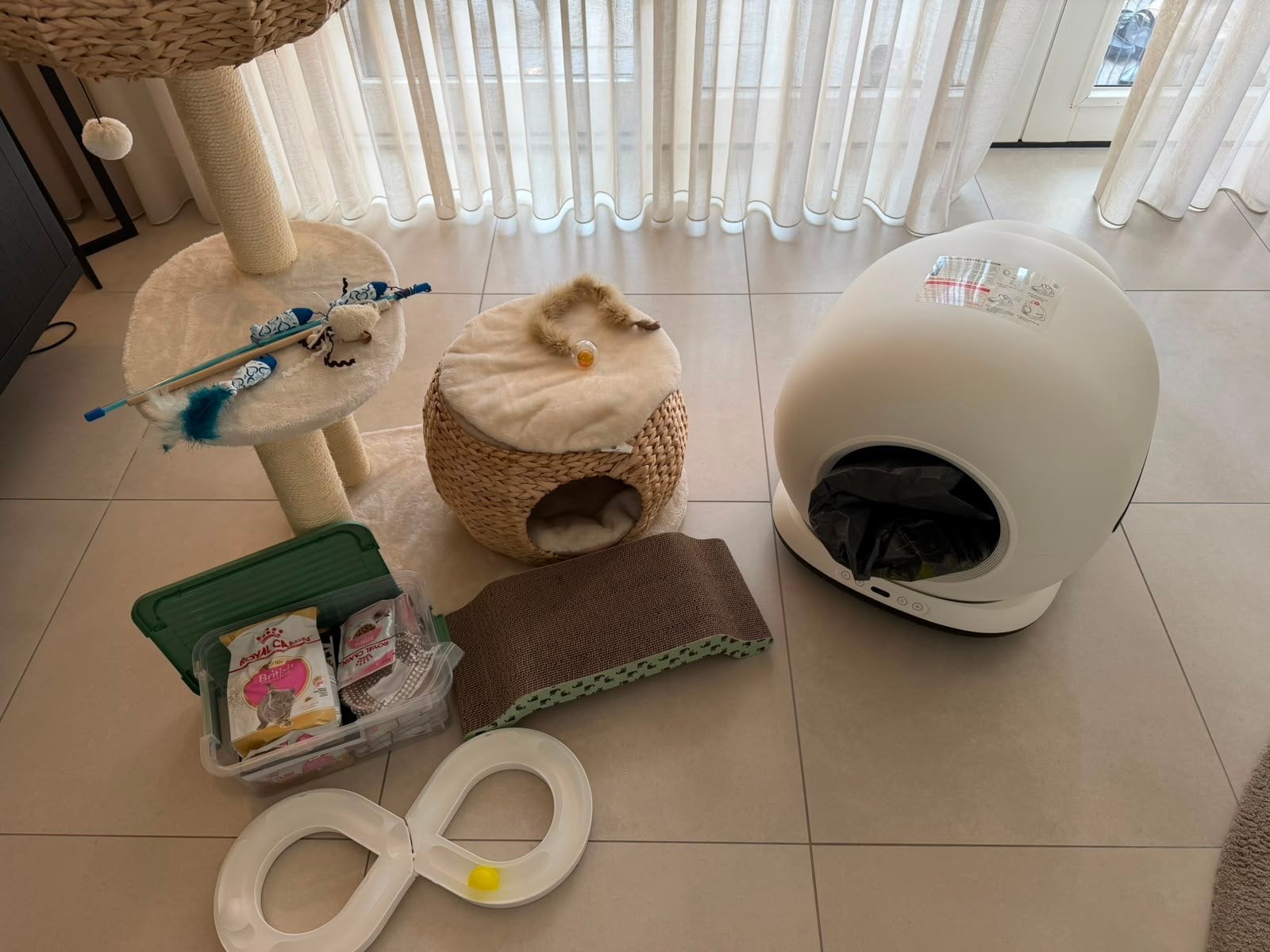 Zo Goed Als Nieuw! Kattenuitzet incl. Zelfreinigd kattenbak, Geslacht onbekend, Langharig, 0 tot 2 jaar