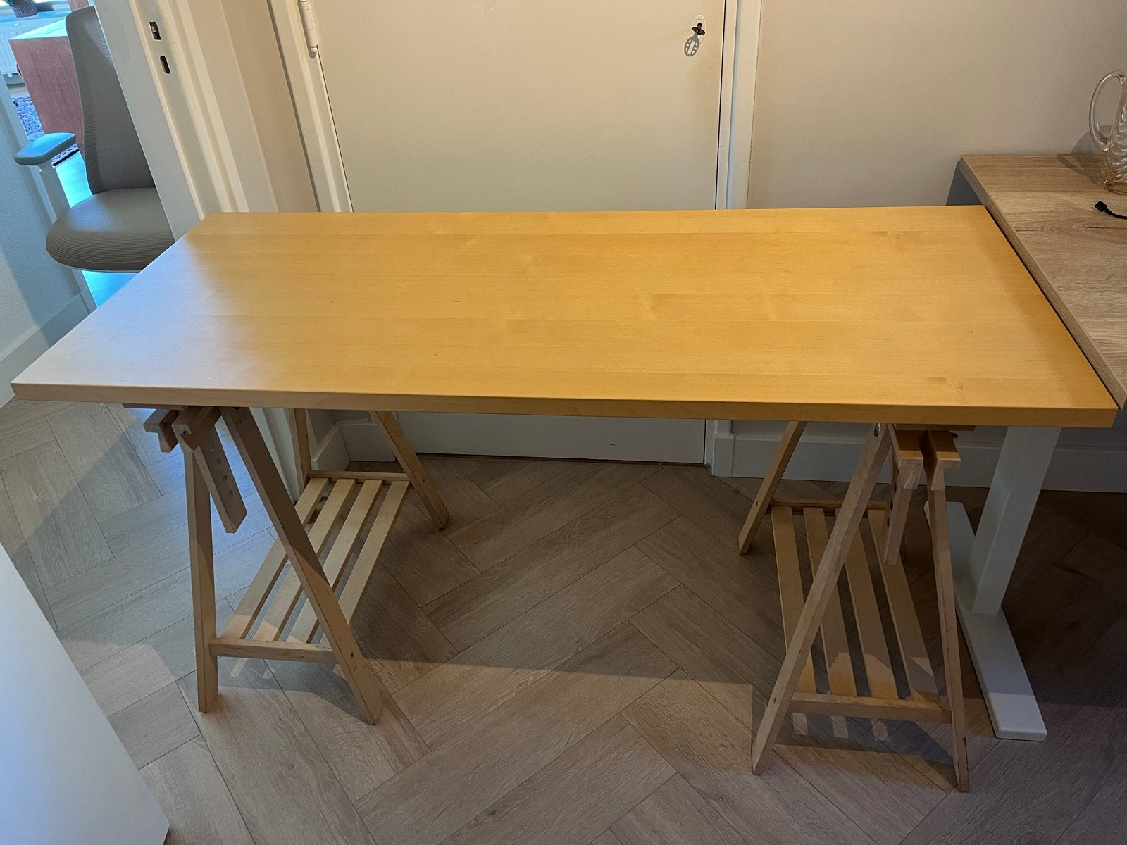 IKEA houten bureau met verstelbare schragen, Huis en Inrichting, 50 tot 100 cm, 100 tot 150 cm, Ophalen of Verzenden, Zo goed als nieuw
