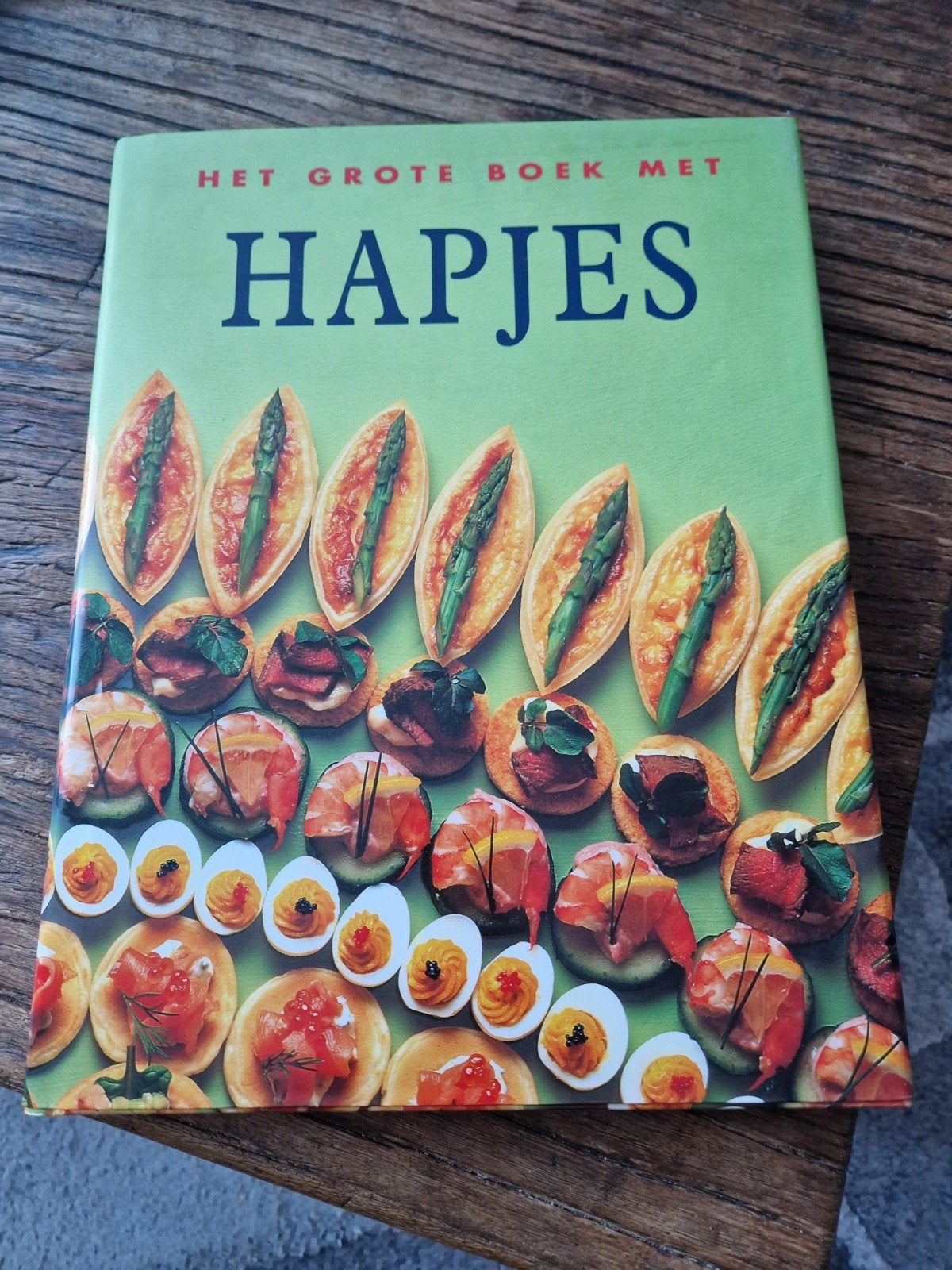 Te koop nieuw kookboek "het grote boek met hapjes"., Ophalen of Verzenden, Nieuw