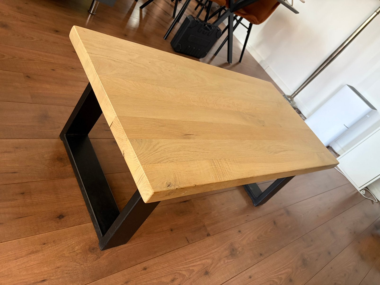Eikenhouten salontafel met stalen poten. Industrieel. Zwaar., Ophalen, Gebruikt, 100 tot 150 cm, Eikenhout