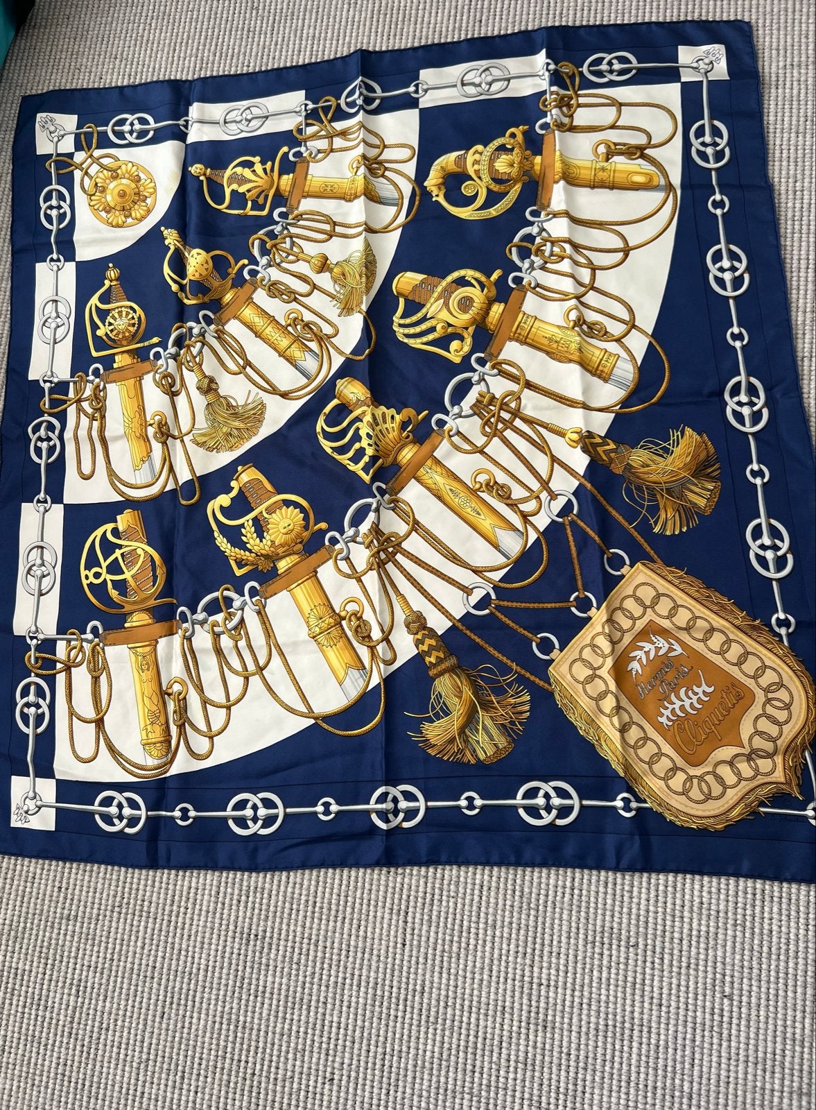 Hermès Zijden Sjaal “Cliquetis” Julia Abadie 1972, Ophalen of Verzenden, Gedragen, Sjaal