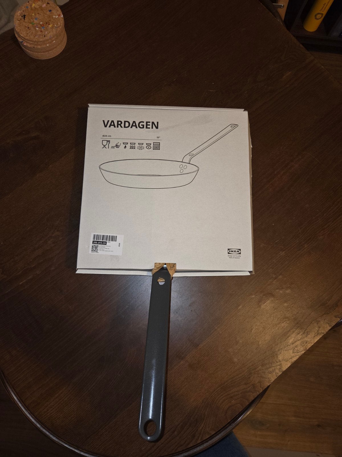 IKEA VARDAGEN Koolstofstaal Koekenpan 28 cm - Nieuw in doos, Ophalen, Overige materialen, Nieuw, Keramische plaat