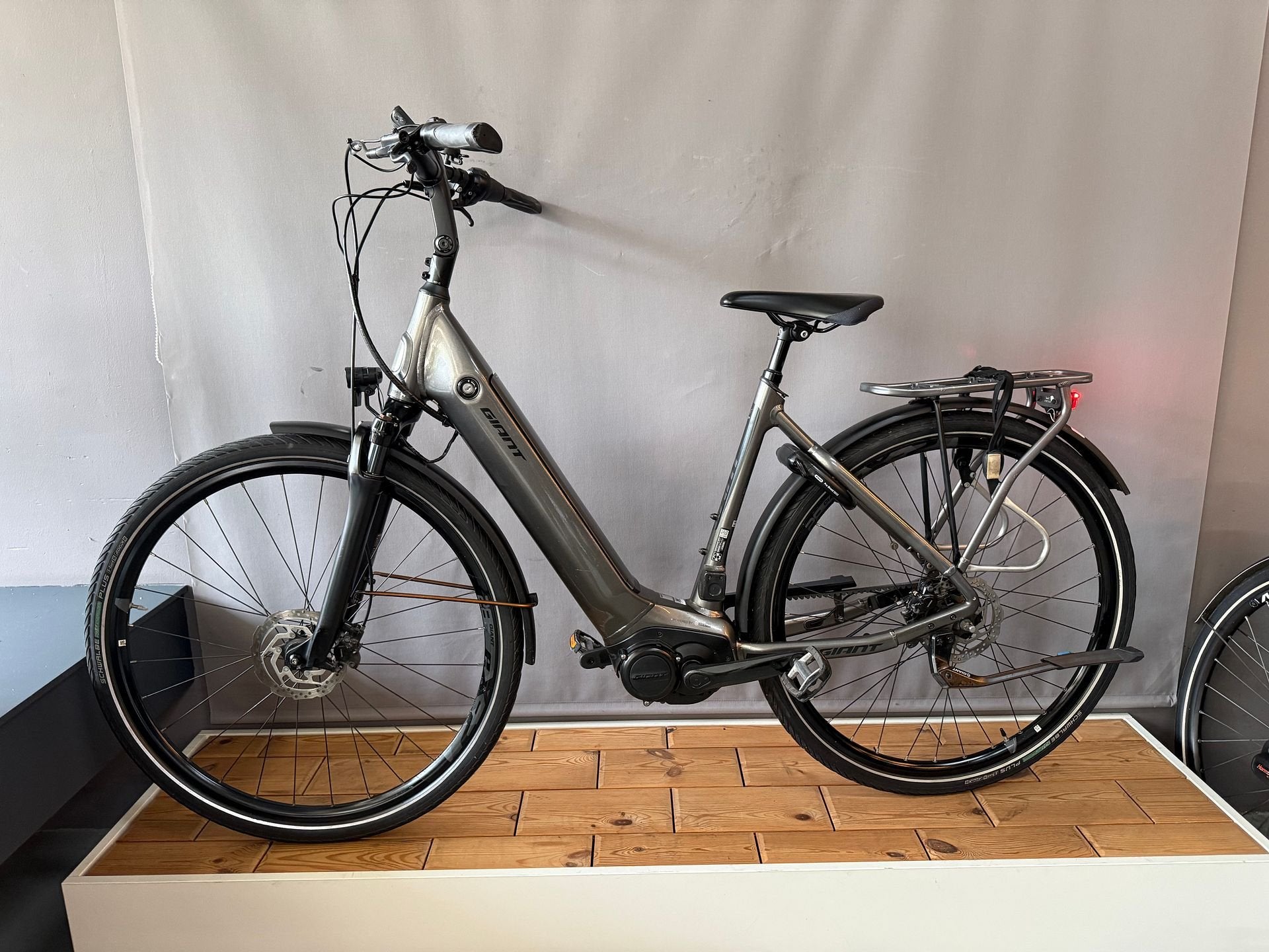 Foto 3 van Elektrische fiets GIANT Dailytour E+ Belt