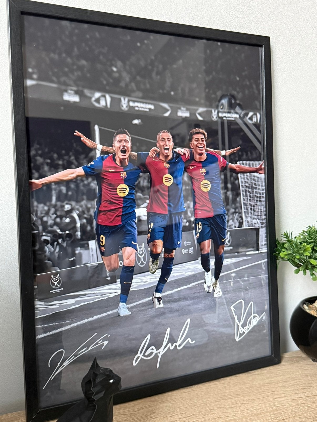 Lamine & Raphinha & Lewandowski A3 Poster Ingelijst, 50 – 75, Nieuw, Ophalen of Verzenden, Foto of Poster