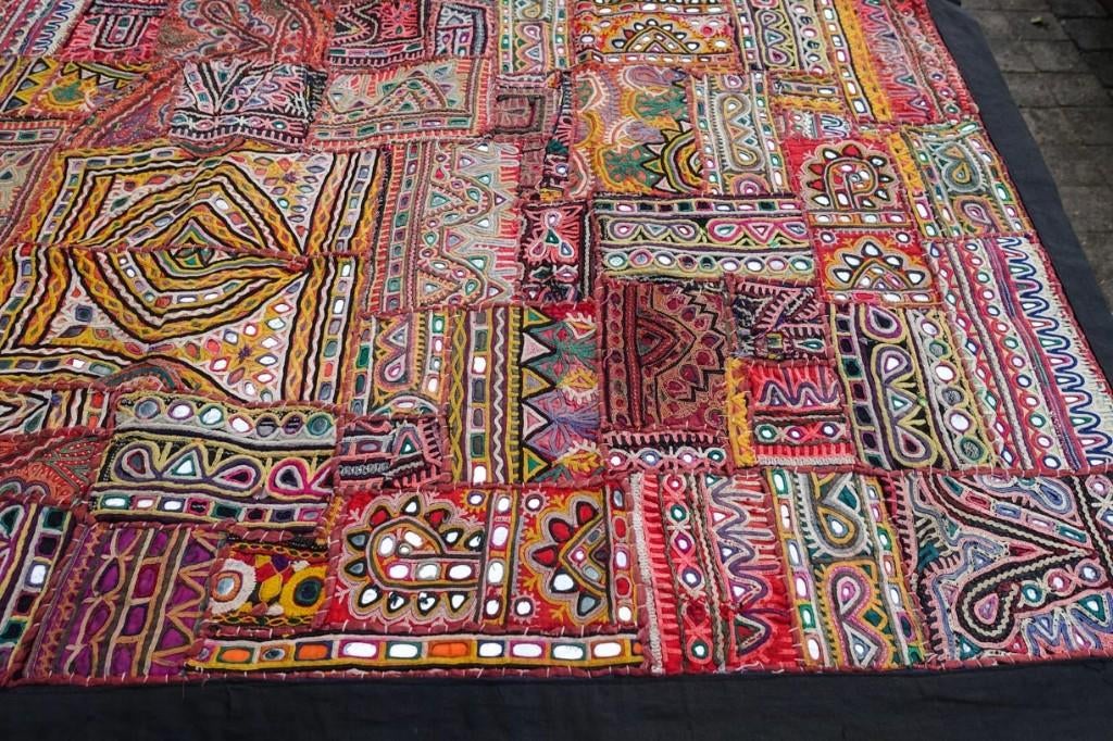mooi antiek vintage kleed - borduurspiegelkunst - Rajasthan, Antiek en Kunst, Ophalen of Verzenden