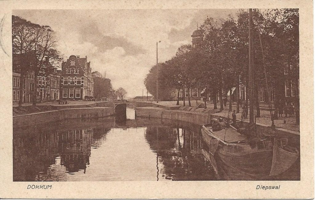 Dokkum (Frl.) Diepswal, Volk, Beurtschip, gelopen 1925, Ophalen of Verzenden, 1920 tot 1940, Gelopen, Friesland