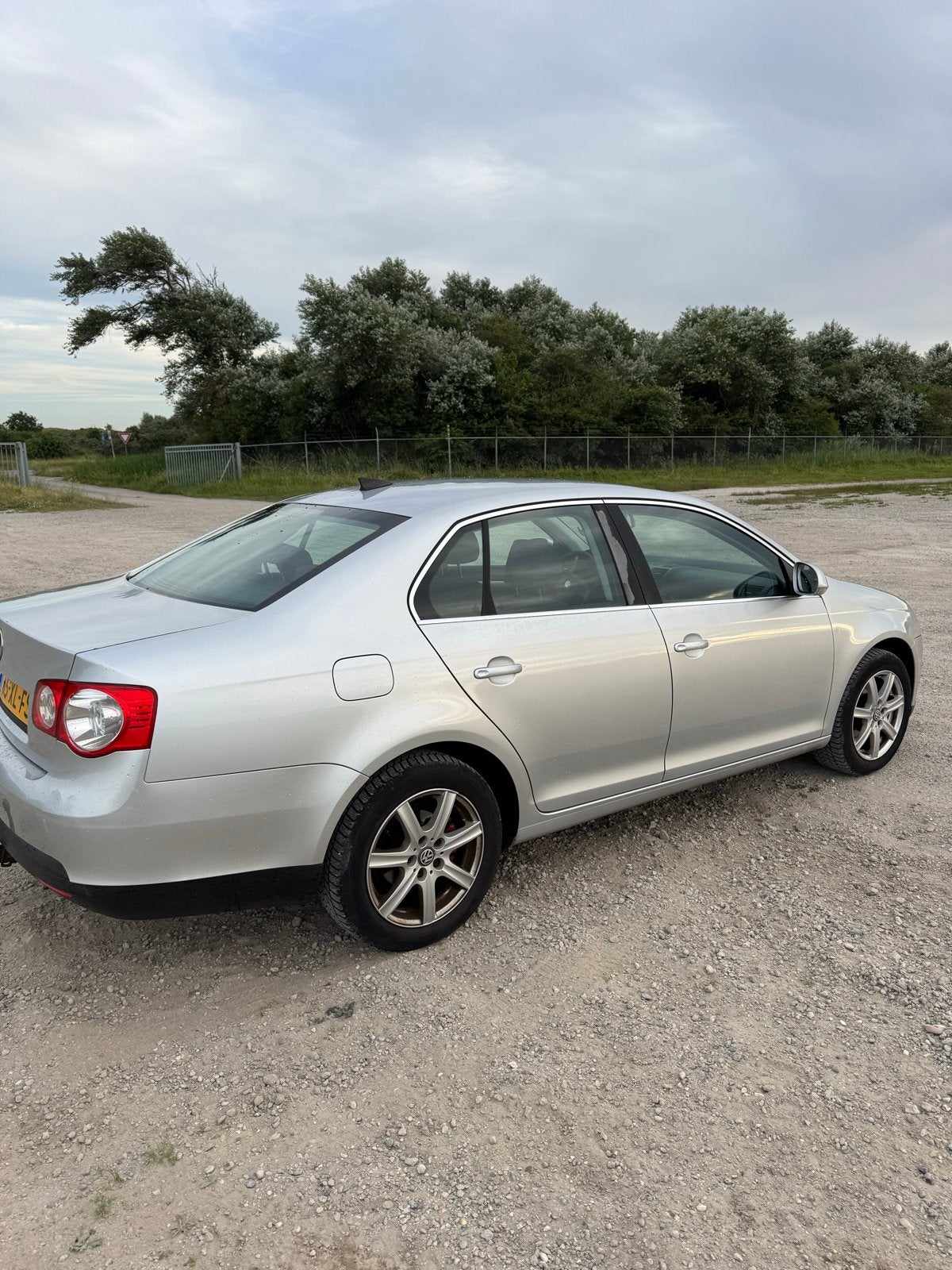 Volkswagen Jetta 1.6 75KW 2007 Grijs, Voorwielaandrijving, 4 cilinders, Handgeschakeld, Sedan