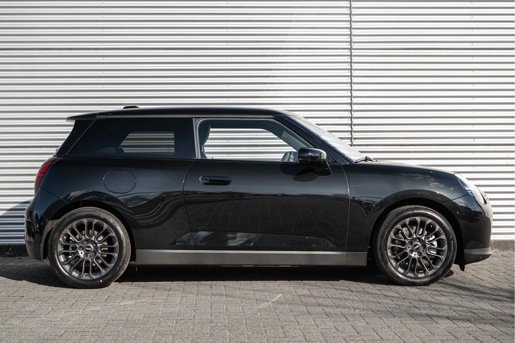 MINI Hatchback Cooper E Black Yard / LED / Head-Up / Parking, Auto's, Mini, Gebruikt, Zwart, Met garantie (alle), 4 stoelen
