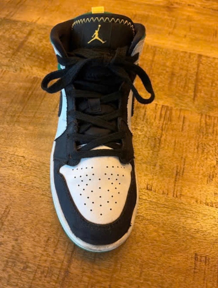 Nike Air Jordan 1 High - Wit, Zwart, Groen, Geel - Maat 33,5, Gebruikt, Ophalen of Verzenden, Jongen of Meisje, Sportschoenen