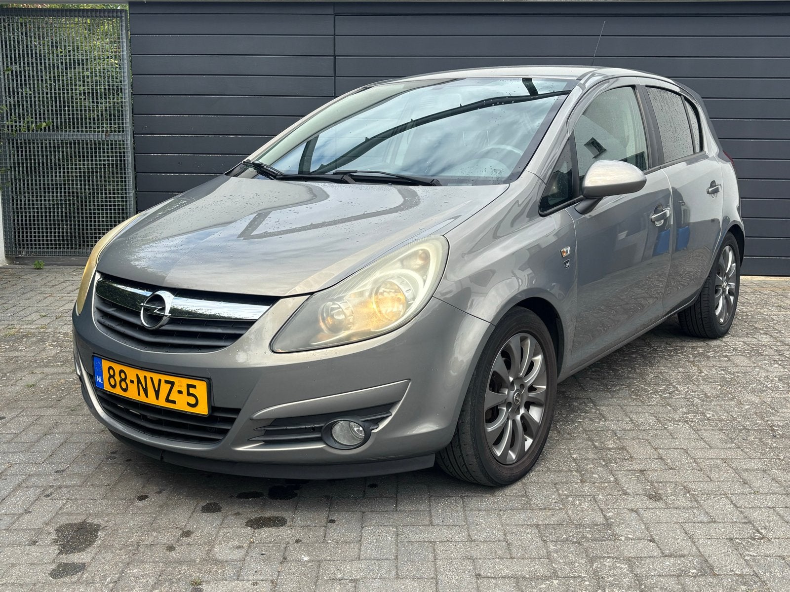 Opel Corsa 1.4 16V 5D 2010 Bruin 205543 KM (2e eigenaar), Auto's, Opel, Voorwielaandrijving, 1063 kg, 1398 cc, 4 cilinders