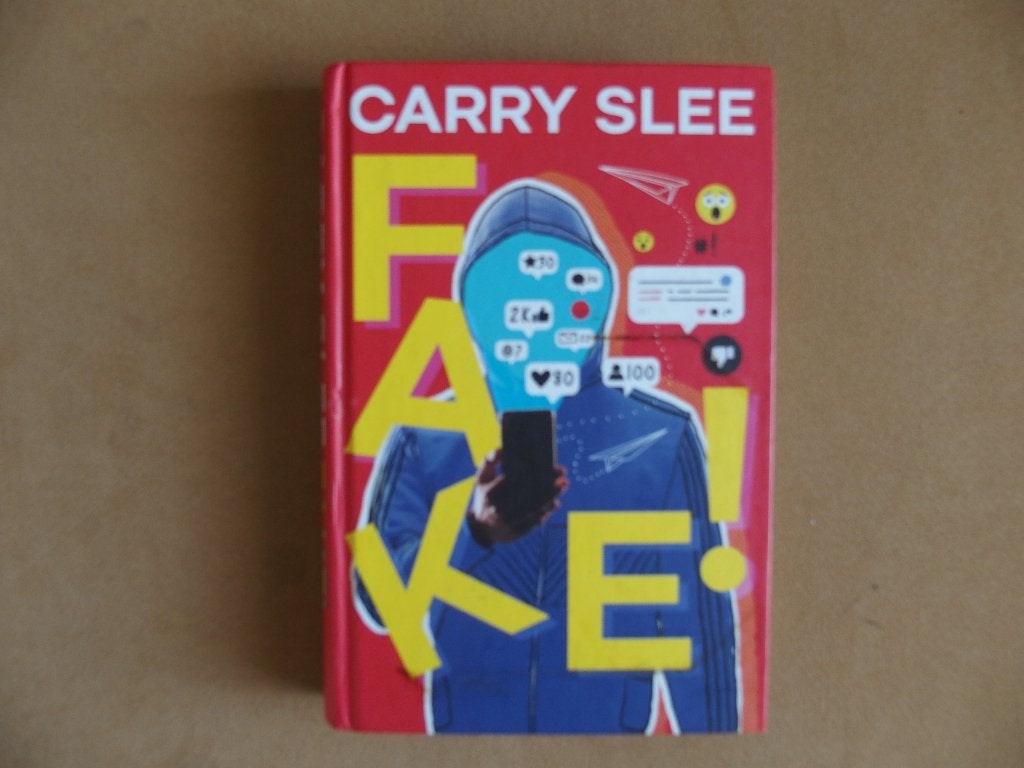 Carry Slee - Fake, Boeken, Ophalen of Verzenden, Zo goed als nieuw, Carry Slee