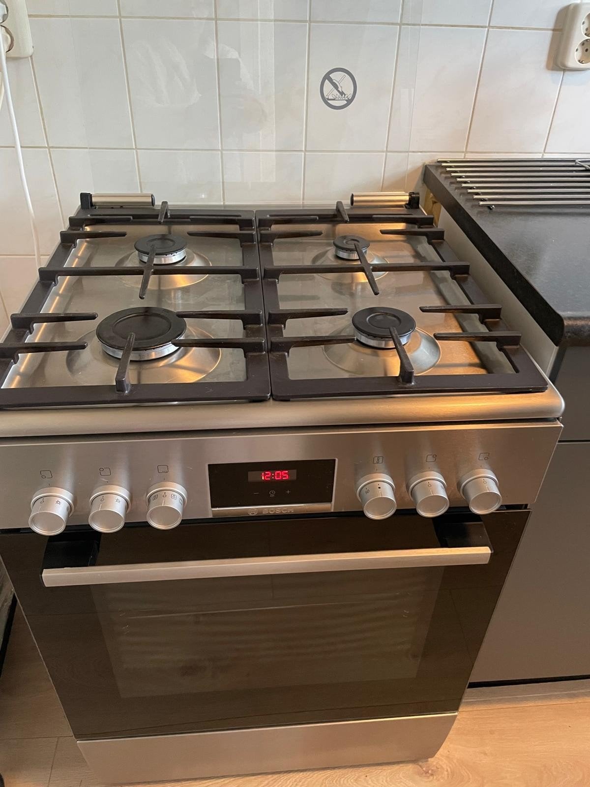 Bosch 4-pits gasfornuis met oven - Zo goed als nieuw, Zo goed als nieuw, Gas, Vrijstaand, 4 kookzones
