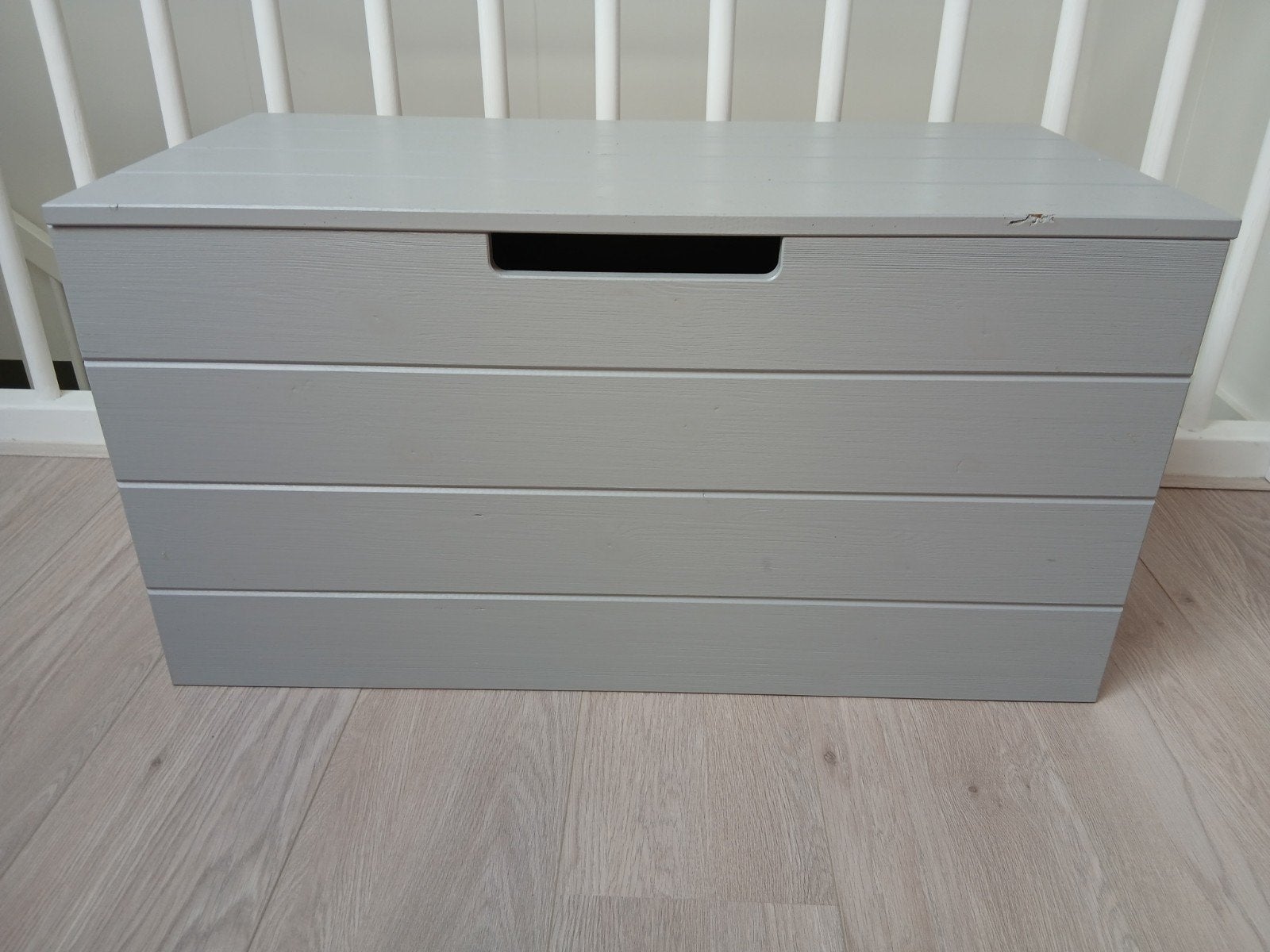 Grijze houten speelgoedkist / opbergkist, Ophalen, Minder dan 50 cm, Gebruikt, 50 tot 100 cm
