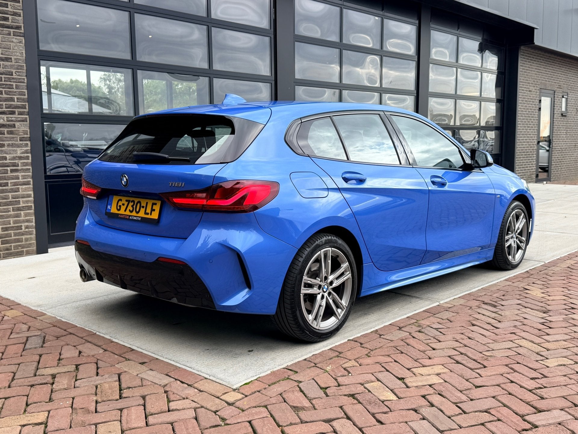 BMW 1-serie 118i Executive Edition | M-Pakket | Navi | LED |, Auto's, Gebruikt, Blauw, Leder en Stof, Origineel Nederlands