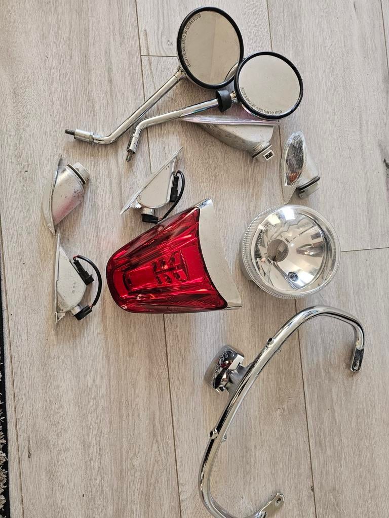 Vespa onderdelen: spiegels, koplamp, achterlicht, beugel, Fietsen en Brommers, Brommeronderdelen | Scooters, Ophalen of Verzenden