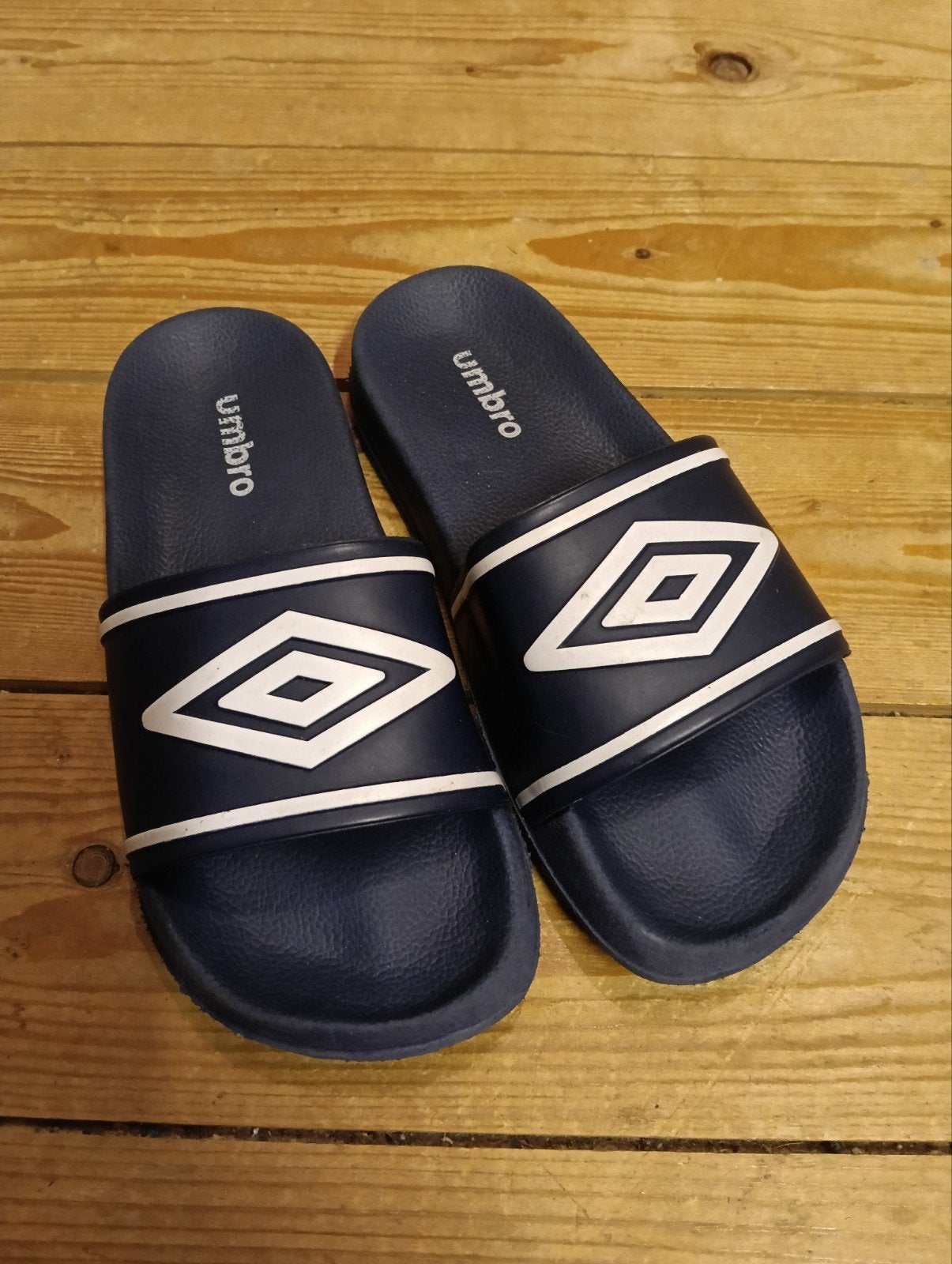 Umbro slippers - Comfortabele en stijlvolle badslippers, Slippers, Blauw, Umbro, Ophalen of Verzenden