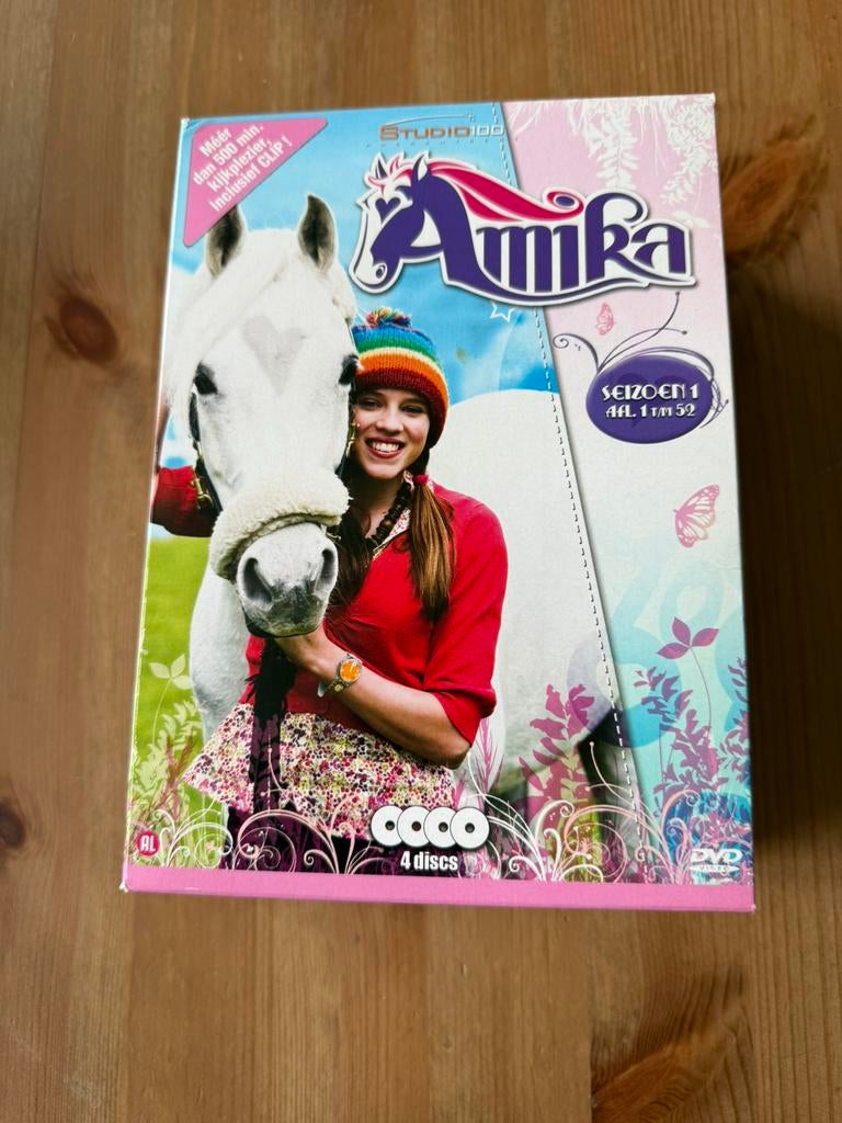 Amika box Complete seizoen 1 origineel dvd studio 100, Alle leeftijden, Verzenden, Gebruikt