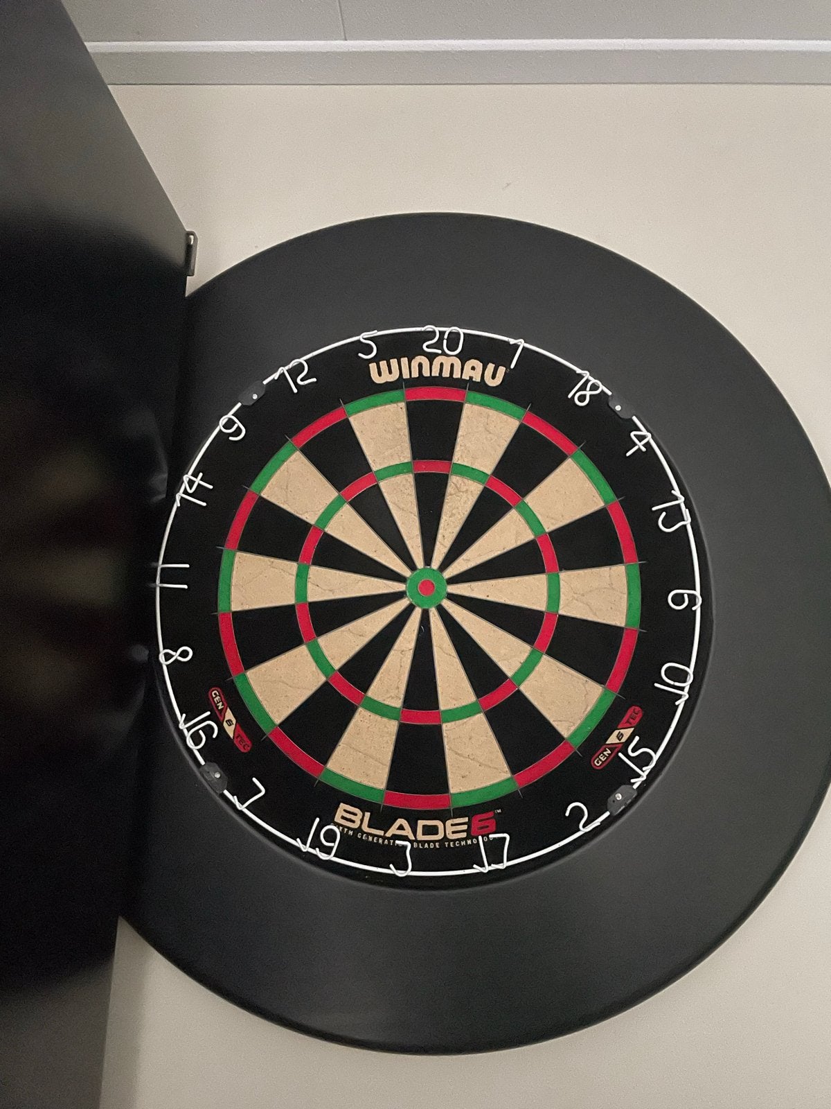 Winmau Blade 6 Dartbord met Surround en Scorebord, Ophalen of Verzenden, Zo goed als nieuw, Dartbord met pijlen, Elektronisch