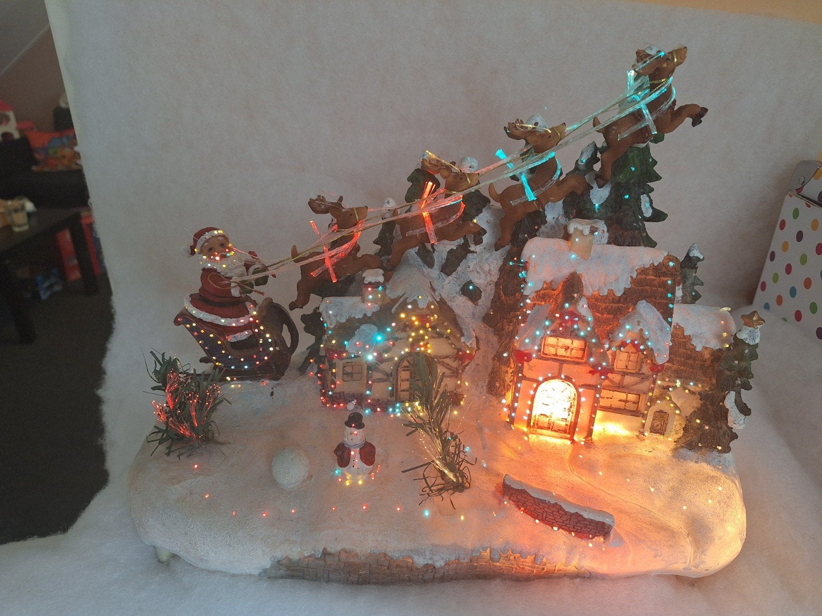 Een nostalgisch kerstafereel arreslee met dorpje, Diversen, Kerst, Ophalen of Verzenden, Nieuw