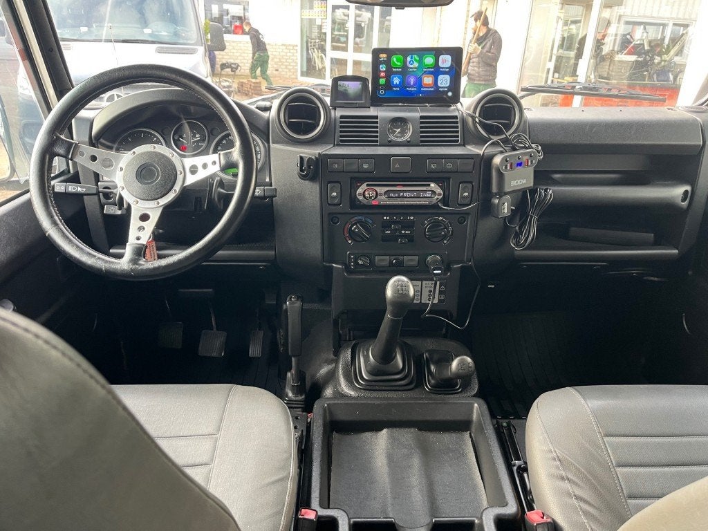 Land rover DEFENDER 110 2.4TD HT Apple/Android LED Upgrade, Auto's, Bestelauto's, Land Rover, Wit, Bedrijf, 2402 cc