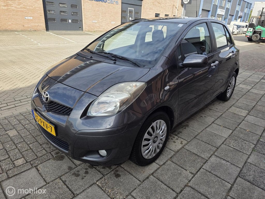 Toyota Yaris 1.3 VVTi Aspiration Automaat, Auto's, Euro 5, 750 kg, 4 cilinders, Automatische klimaatregeling