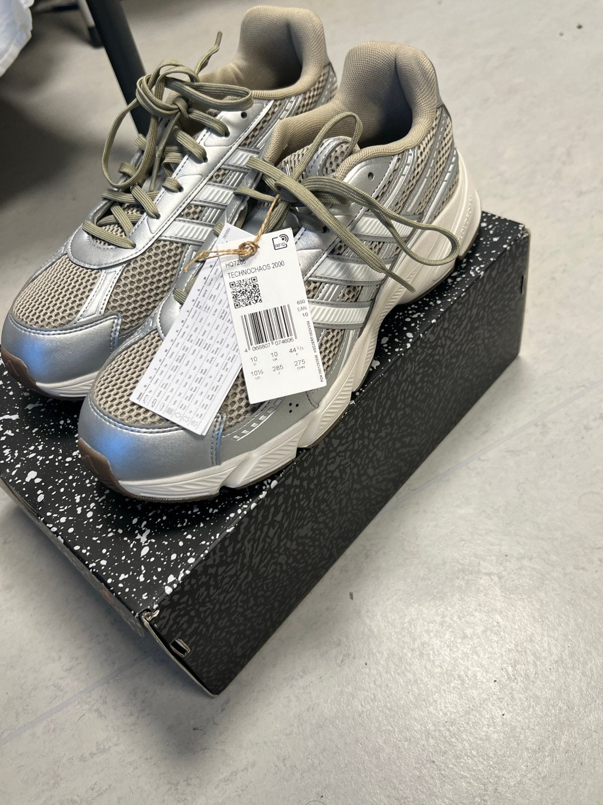 Adidas Response CL Sneakers - Nieuw met doos, Ophalen of Verzenden, Nieuw, Overige kleuren, Sneakers of Gympen