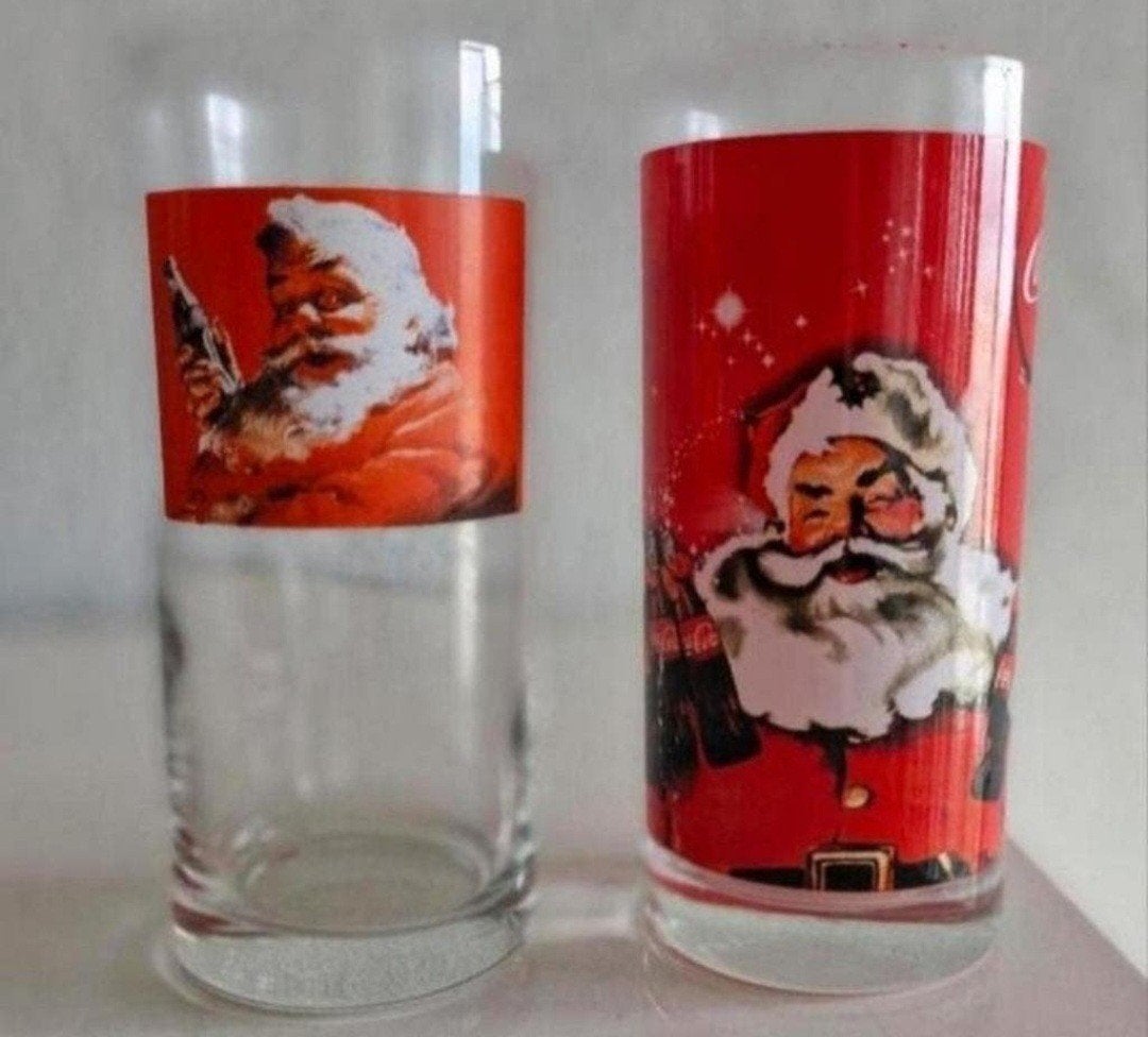 Twee Glazen Coca Cola met Kerstmannen, Verzamelen, Glas en Borrelglaasjes, Ophalen of Verzenden, Zo goed als nieuw, Frisdrankglas
