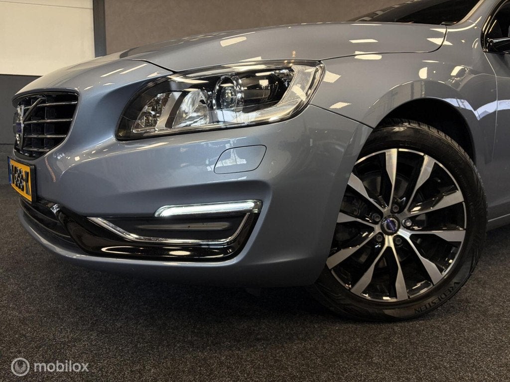 Volvo V60 2.0 D3 Summum LEDER / STOELVERW / CLIMA / CRUISE /, Voorwielaandrijving, Gebruikt, 4 cilinders, Blauw